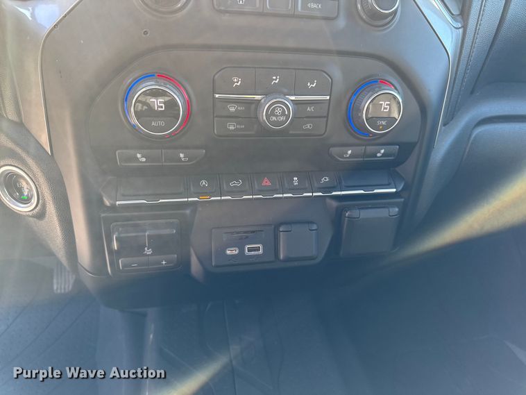 image for item EM2449 2020 Chevrolet Silverado 1500  Crew Cab pickup truck