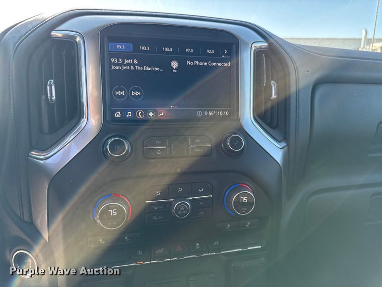 image for item EM2449 2020 Chevrolet Silverado 1500  Crew Cab pickup truck