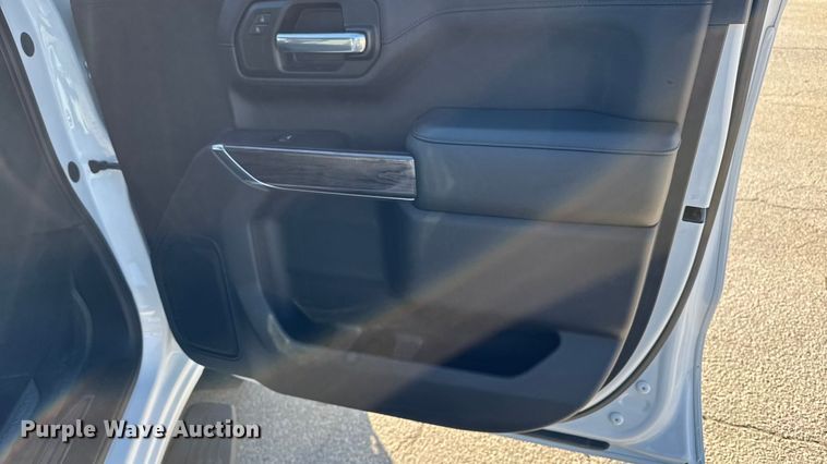 image for item EM2449 2020 Chevrolet Silverado 1500  Crew Cab pickup truck