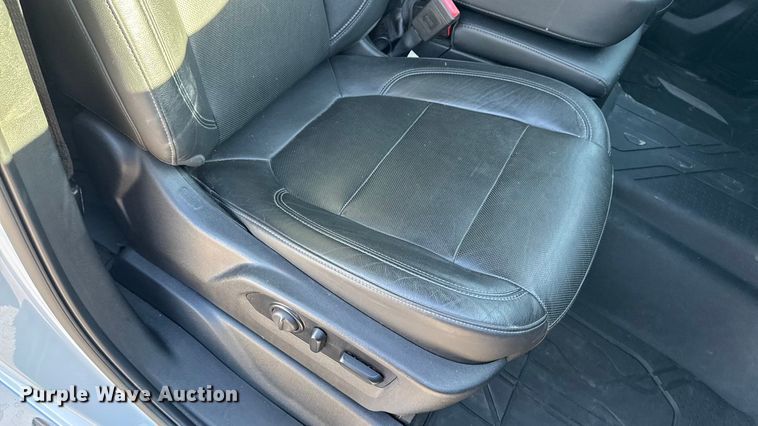 image for item EM2449 2020 Chevrolet Silverado 1500  Crew Cab pickup truck