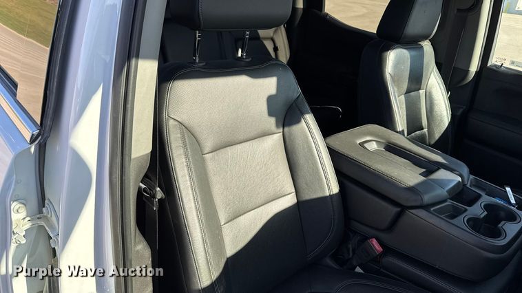 image for item EM2449 2020 Chevrolet Silverado 1500  Crew Cab pickup truck