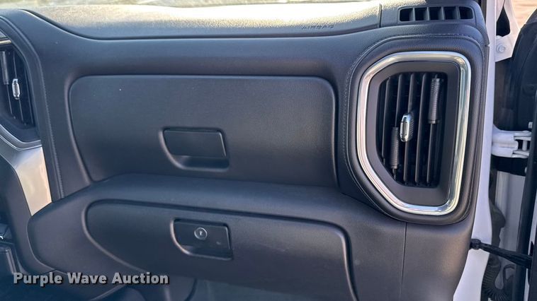 image for item EM2449 2020 Chevrolet Silverado 1500  Crew Cab pickup truck