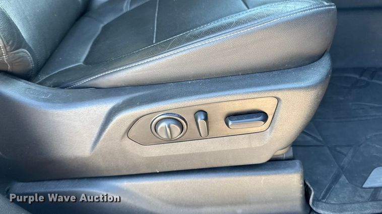 image for item EM2449 2020 Chevrolet Silverado 1500  Crew Cab pickup truck