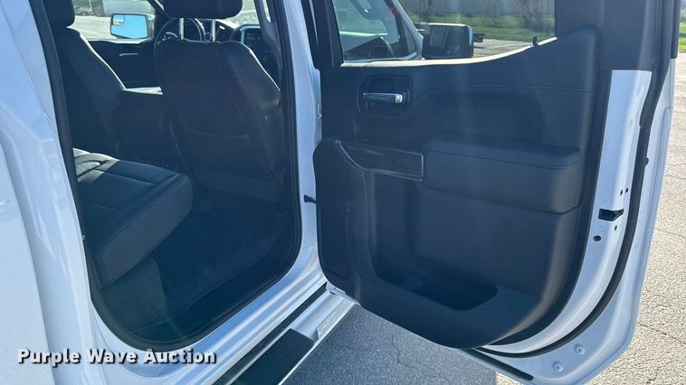 image for item EM2449 2020 Chevrolet Silverado 1500  Crew Cab pickup truck