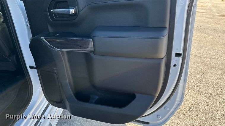 image for item EM2449 2020 Chevrolet Silverado 1500  Crew Cab pickup truck