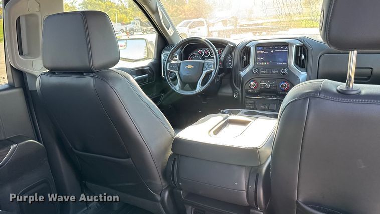 image for item EM2449 2020 Chevrolet Silverado 1500  Crew Cab pickup truck