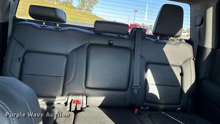 image for item EM2449 2020 Chevrolet Silverado 1500  Crew Cab pickup truck