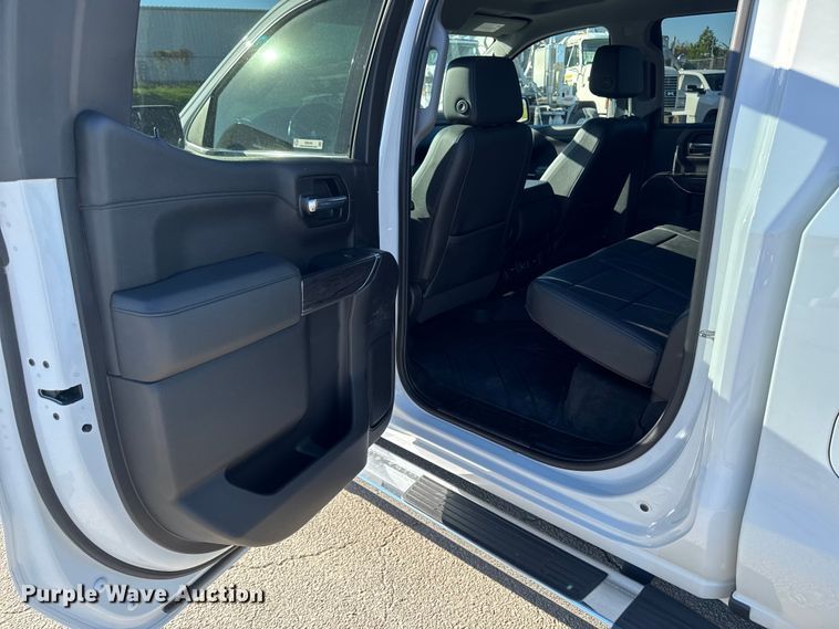 image for item EM2449 2020 Chevrolet Silverado 1500  Crew Cab pickup truck