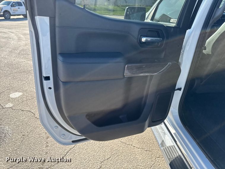 image for item EM2449 2020 Chevrolet Silverado 1500  Crew Cab pickup truck