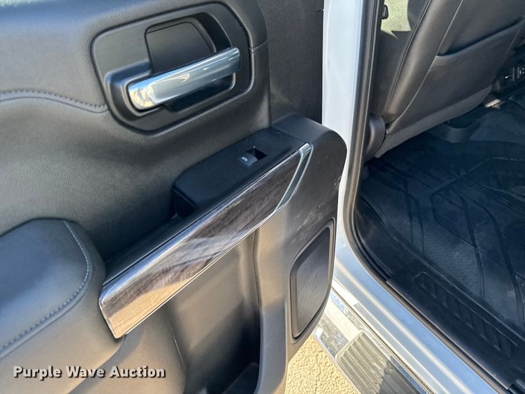 image for item EM2449 2020 Chevrolet Silverado 1500  Crew Cab pickup truck