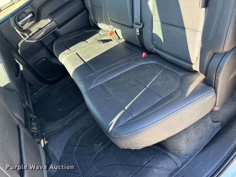 image for item EM2449 2020 Chevrolet Silverado 1500  Crew Cab pickup truck