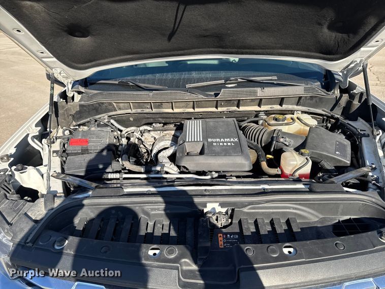 image for item EM2449 2020 Chevrolet Silverado 1500  Crew Cab pickup truck