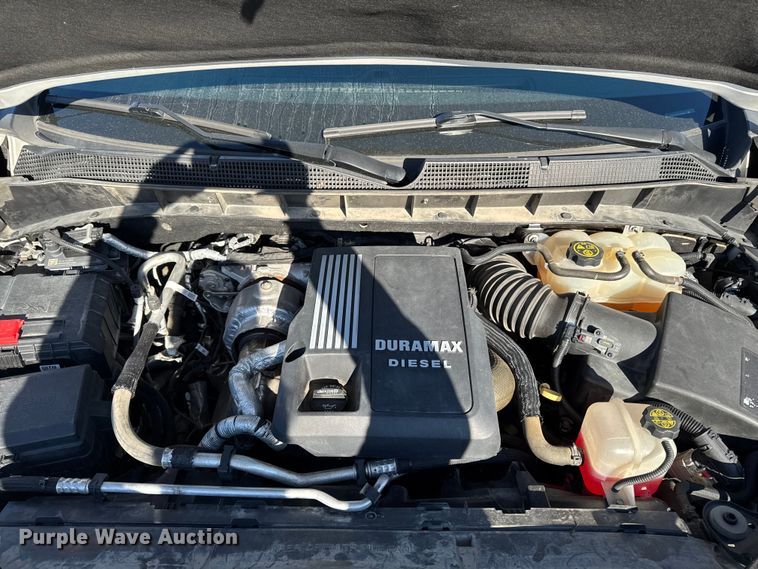 image for item EM2449 2020 Chevrolet Silverado 1500  Crew Cab pickup truck