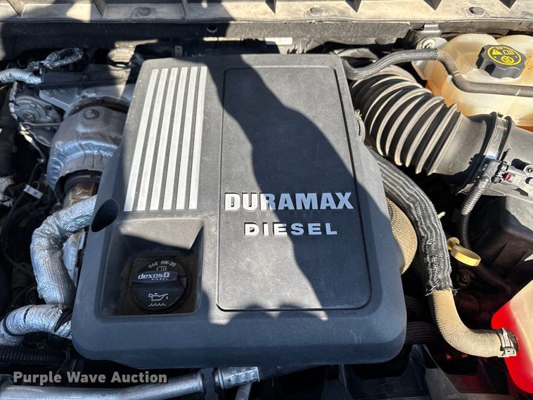 image for item EM2449 2020 Chevrolet Silverado 1500  Crew Cab pickup truck