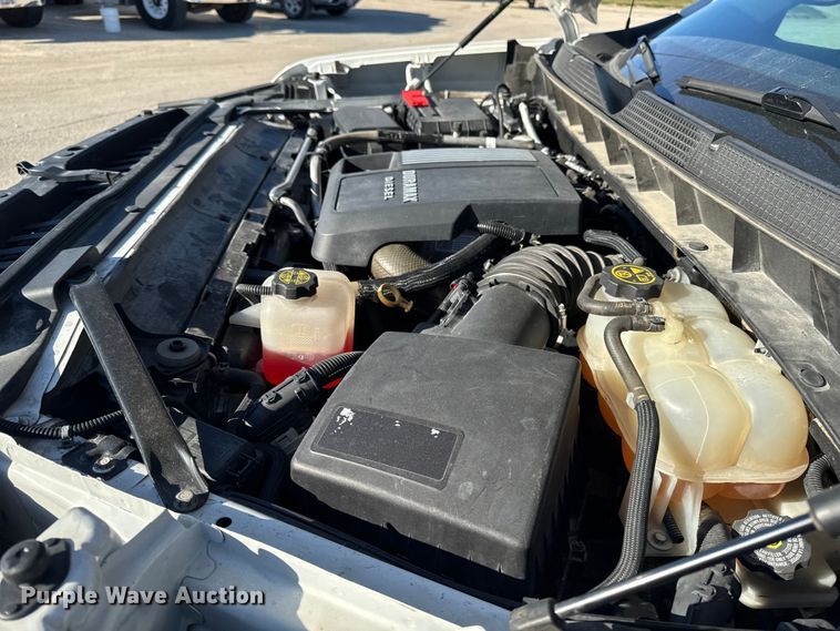 image for item EM2449 2020 Chevrolet Silverado 1500  Crew Cab pickup truck