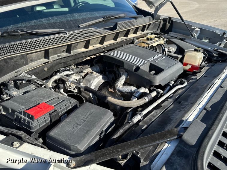 image for item EM2449 2020 Chevrolet Silverado 1500  Crew Cab pickup truck