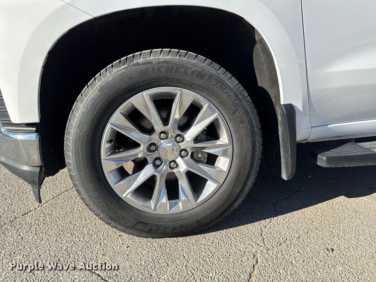 image for item EM2449 2020 Chevrolet Silverado 1500  Crew Cab pickup truck