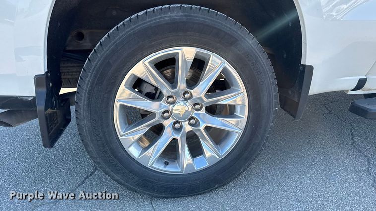 image for item EM2449 2020 Chevrolet Silverado 1500  Crew Cab pickup truck