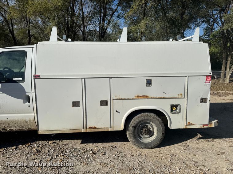 image for item EM2477 2014 Ford E350 Super Duty utility van