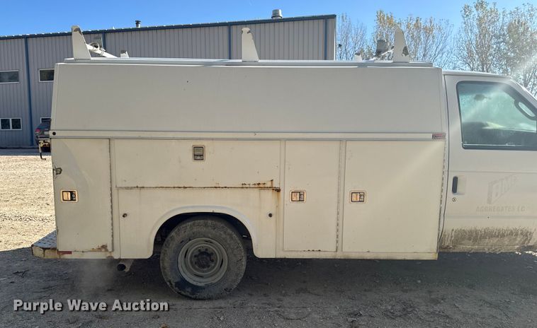image for item EM2477 2014 Ford E350 Super Duty utility van