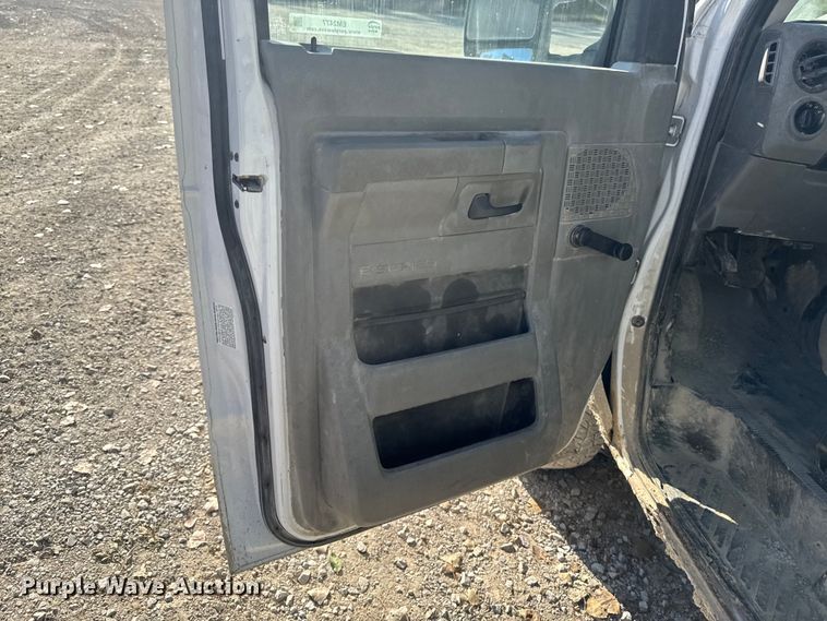 image for item EM2477 2014 Ford E350 Super Duty utility van