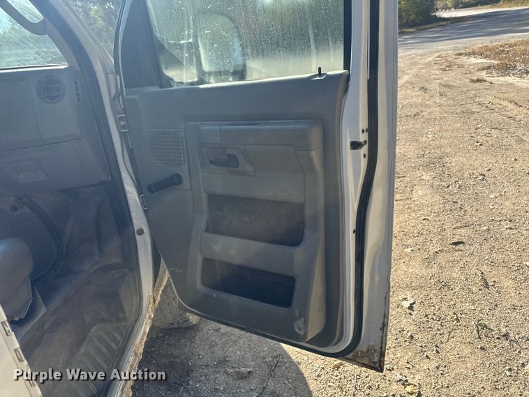 image for item EM2477 2014 Ford E350 Super Duty utility van