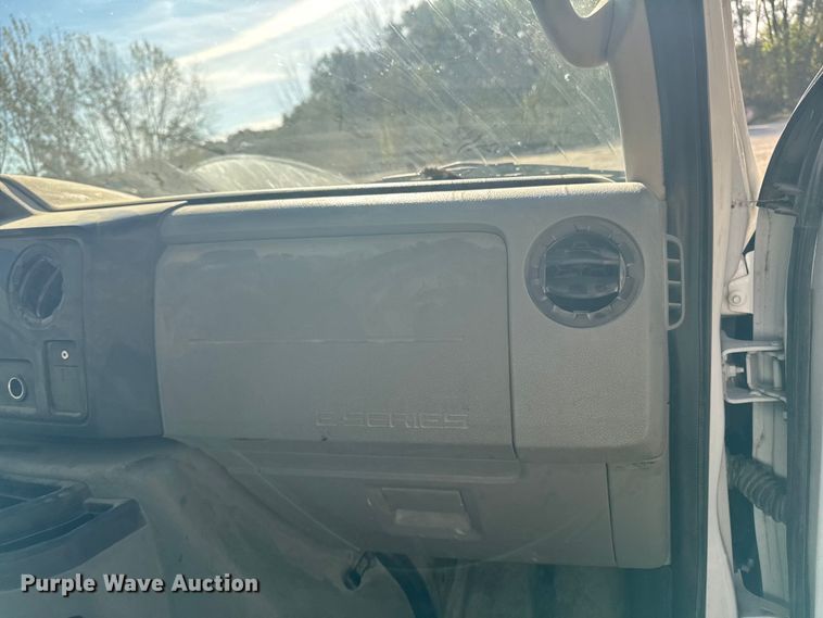 image for item EM2477 2014 Ford E350 Super Duty utility van