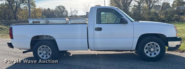 image for item EM2478 2005 Chevrolet Silverado 1500 pickup truck