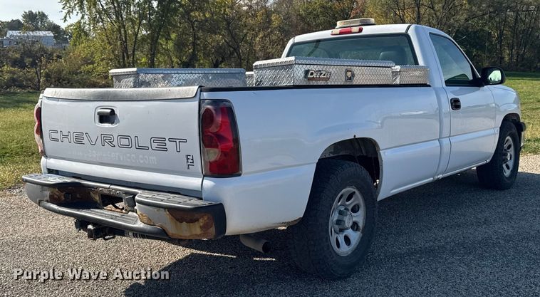 image for item EM2478 2005 Chevrolet Silverado 1500 pickup truck