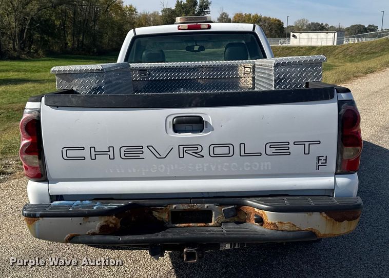 image for item EM2478 2005 Chevrolet Silverado 1500 pickup truck
