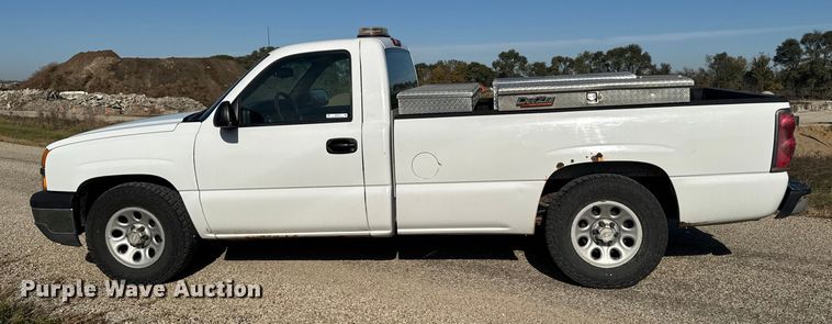 image for item EM2478 2005 Chevrolet Silverado 1500 pickup truck
