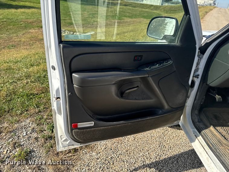 image for item EM2478 2005 Chevrolet Silverado 1500 pickup truck