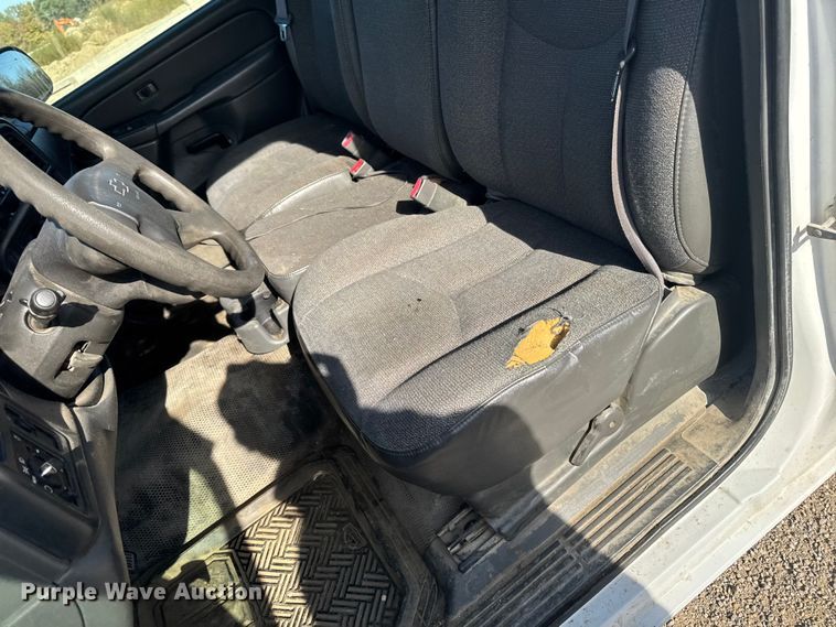 image for item EM2478 2005 Chevrolet Silverado 1500 pickup truck