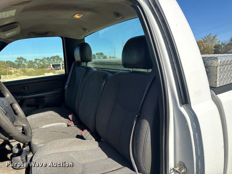 image for item EM2478 2005 Chevrolet Silverado 1500 pickup truck