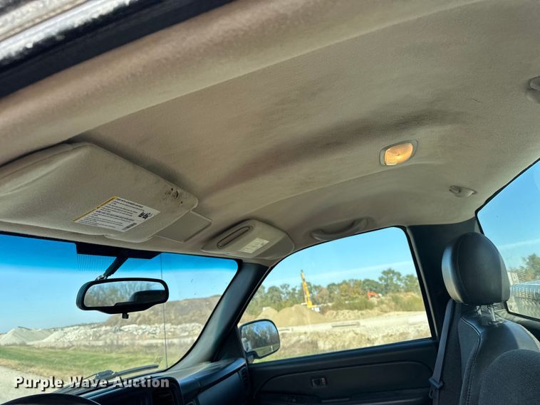 image for item EM2478 2005 Chevrolet Silverado 1500 pickup truck