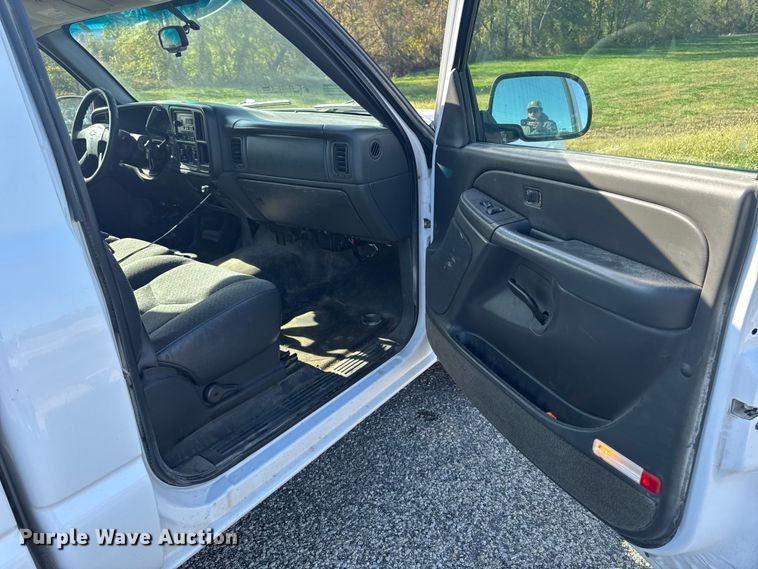 image for item EM2478 2005 Chevrolet Silverado 1500 pickup truck