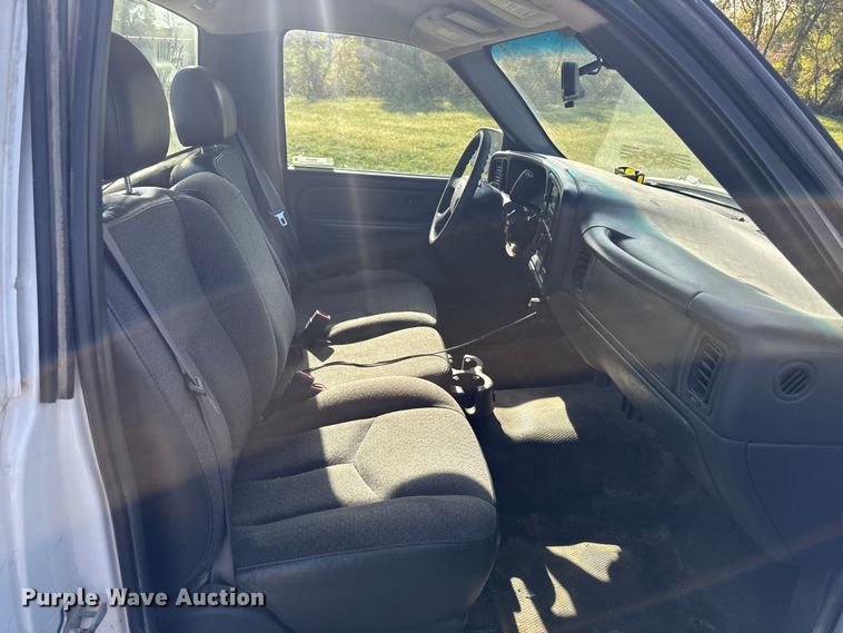 image for item EM2478 2005 Chevrolet Silverado 1500 pickup truck