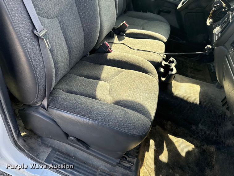 image for item EM2478 2005 Chevrolet Silverado 1500 pickup truck