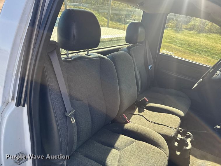 image for item EM2478 2005 Chevrolet Silverado 1500 pickup truck