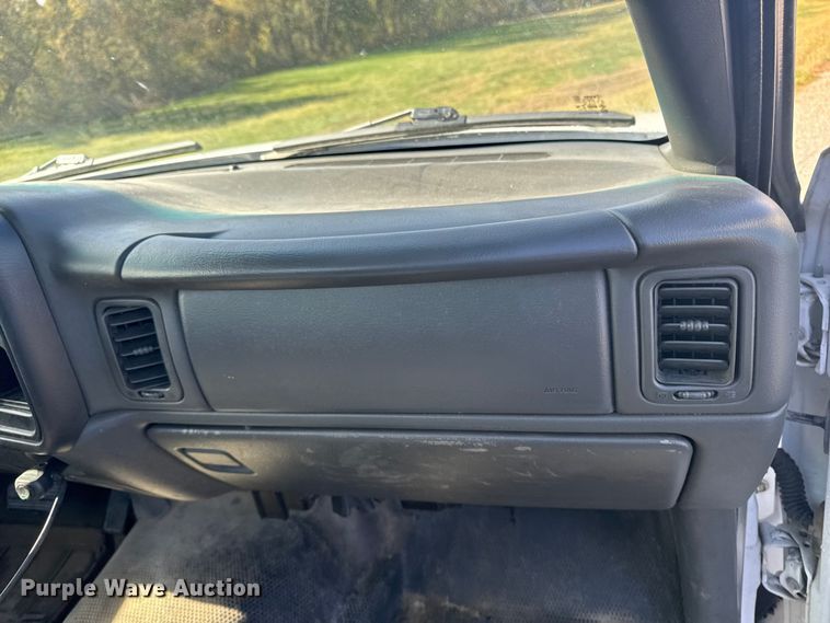 image for item EM2478 2005 Chevrolet Silverado 1500 pickup truck