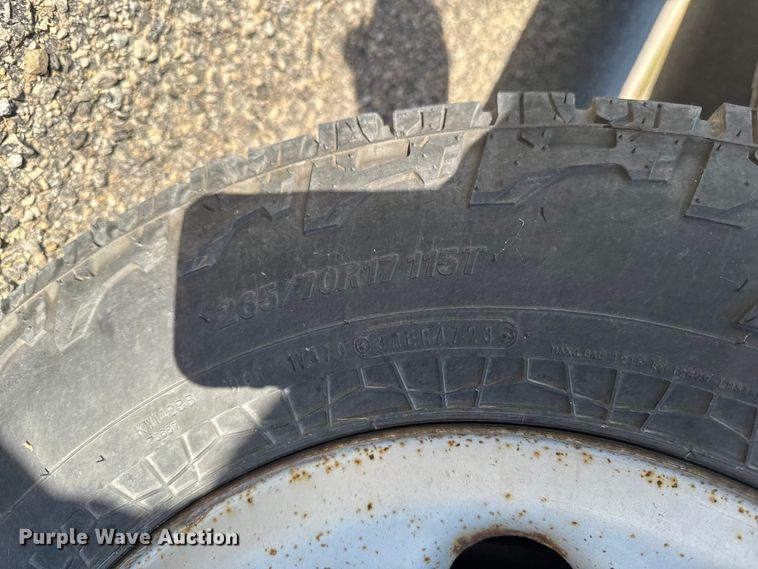 image for item EM2478 2005 Chevrolet Silverado 1500 pickup truck