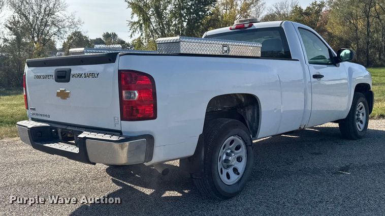 image for item EM2479 2013 Chevrolet Silverado 1500 pickup truck