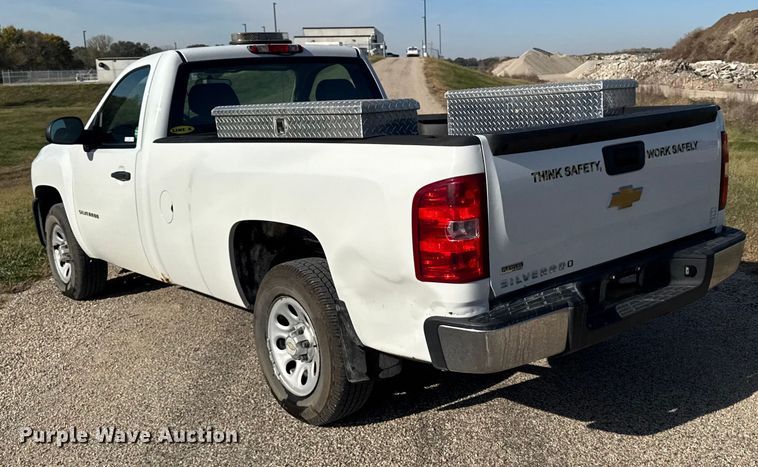 image for item EM2479 2013 Chevrolet Silverado 1500 pickup truck