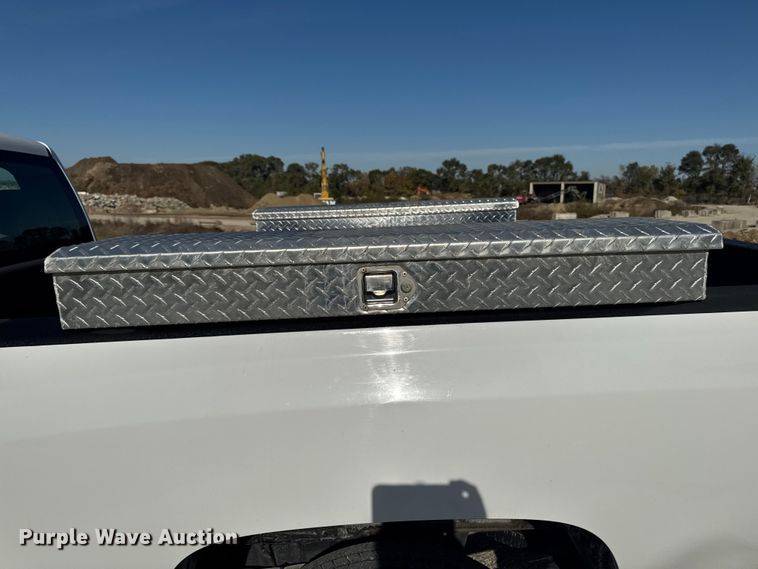 image for item EM2479 2013 Chevrolet Silverado 1500 pickup truck