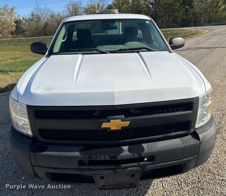 image for item EM2479 2013 Chevrolet Silverado 1500 pickup truck