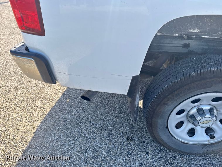 image for item EM2479 2013 Chevrolet Silverado 1500 pickup truck