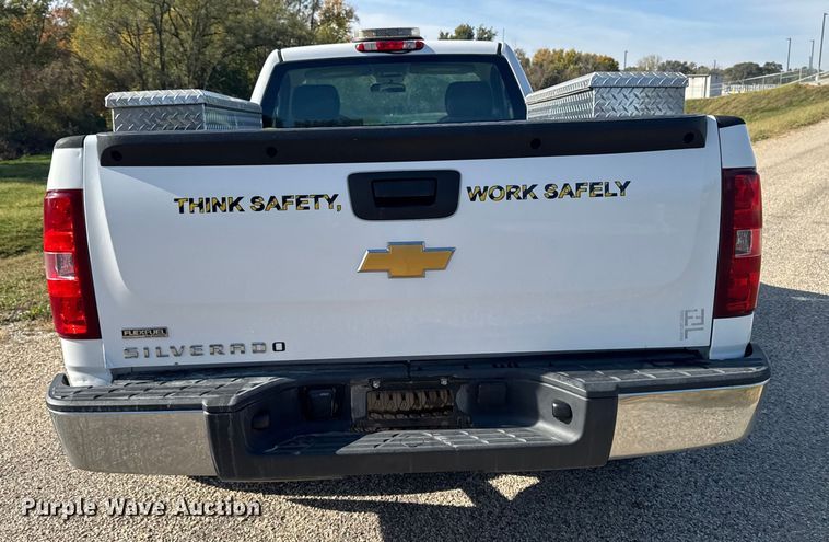 image for item EM2479 2013 Chevrolet Silverado 1500 pickup truck