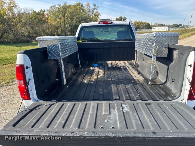 image for item EM2479 2013 Chevrolet Silverado 1500 pickup truck