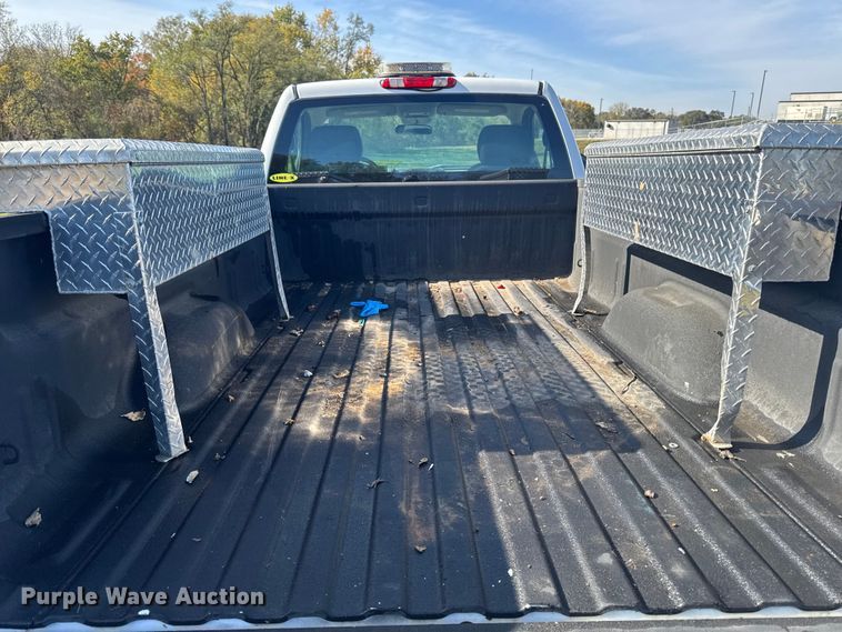 image for item EM2479 2013 Chevrolet Silverado 1500 pickup truck