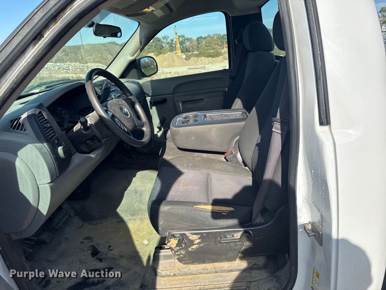 image for item EM2479 2013 Chevrolet Silverado 1500 pickup truck